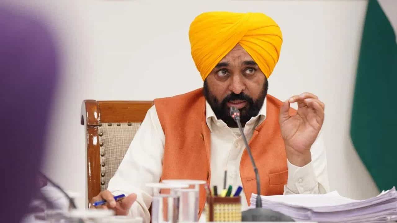 CM ਮਾਨ ਦਾ ਬਾਗ਼ੀਆਂ ਤੇ ਤੰਜ, ਪੋਸਟ ਕਰ ਅਦਰ ਲਸਣ ਤੇ ਮਾਸਾਲਿਆਂ ਨਾਲ ਕੀਤੀ ਤੁਲਨਾ