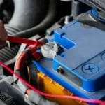 ਵਿਚਕਾਰ ਸੜਕ ‘ਤੇ ਬੰਦ ਹੋ ਸਕਦੀ ਹੈ ਕਾਰ! ਬੈਟਰੀ ਖਰਾਬ ਹੋਣ ਤੋਂ ਪਹਿਲਾਂ ਮਿਲਣ ਵਾਲੇ ਇਨ੍ਹਾਂ ਸੰਕੇਤਾਂ ਨੂੰ ਨਾ ਕਰੋ ਨਜ਼ਰਅੰਦਾਜ਼