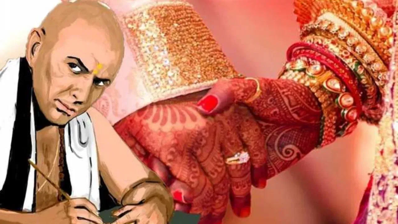 ਚਾਣਕਿਆ ਅੱਗੇ ਕਹਿੰਦੇ ਹਨ ਕਿ ਜੇਕਰ ਤੁਹਾਡੇ ਵਿੱਚ ਕੋਈ ਕਮਜ਼ੋਰੀ ਜਾਂ ਕਮੀ ਹੈਤਾਂ ਉਨ੍ਹਾਂ ਨੂੰ ਕਦੇ ਵੀ ਆਪਣੀ ਪਤਨੀ ਨਾਲ ਸਾਂਝਾ ਨਾ ਕਰੋ, ਕਿਉਂਕਿ ਤੁਸੀਂ ਖੁਦ ਸੰਕਟ ਦੇ ਸਮੇਂ ਮੁਸੀਬਤ ਵਿੱਚ ਫਸ ਸਕਦੇ ਹੋ।