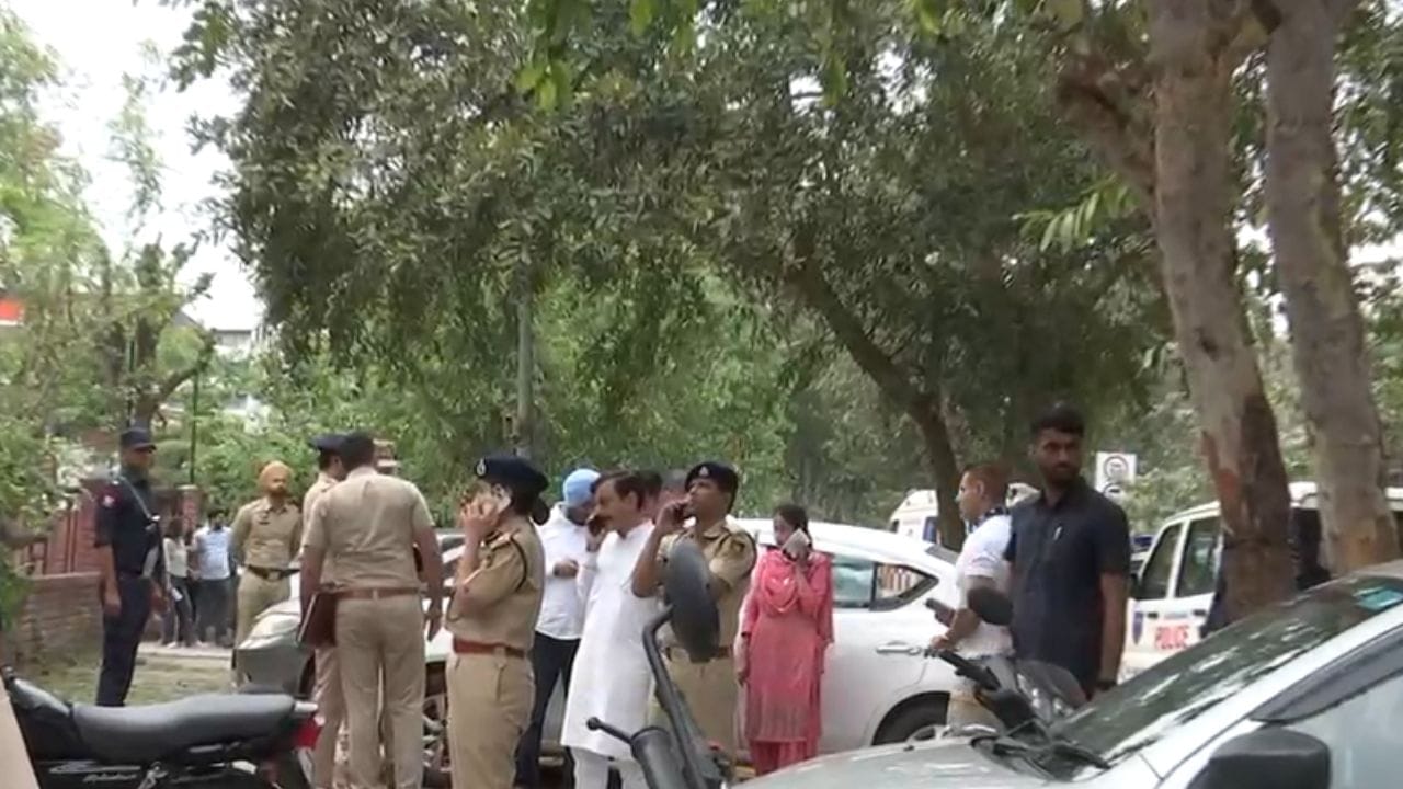 ਚੰਡੀਗੜ੍ਹ 'ਚ ਪੰਜਾਬ ਬੀਜੇਪੀ ਦਫਤਰ ਬਾਹਰ ਧਮਾਕਾ, ਵੱਡਾ ਸਵਾਲ - ਕਿਸਨੇ ਰੱਖਿਆ ਦੇਸੀ ਬੰਬ?