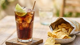 ਗਰਮੀਆਂ 'ਚ ਕੋਲਡ ਡਰਿੰਕ ਤੇ ਚਿਪਸ ਦਾ ਸੁਮੇਲ ਖ਼ਤਰਨਾਕ, ਜਾਣੋ ਕਿਉਂ