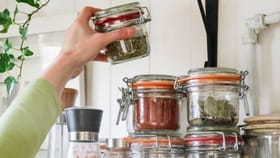 ਦਰਦ ਤੋਂ ਲੈ ਕੇ ਸੋਜ ਕਰਦੀ ਹੈ ਘੱਟ, ਰਸੋਈ 'ਚ ਰੱਖੀਆਂ ਇਨ੍ਹਾਂ ਚੀਜ਼ਾਂ ਦੀ ਕਰੋ ਵਰਤੋ