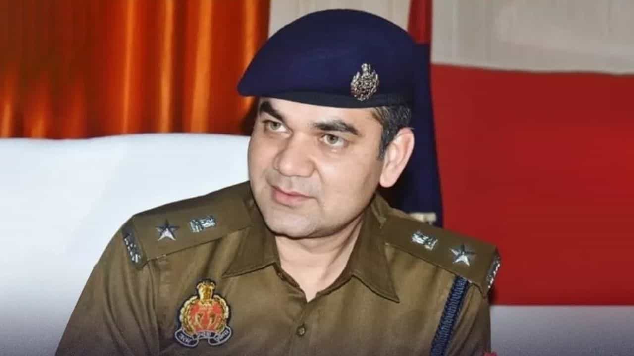 ਡੈਂਟਿਸਟ ਤੋਂ UPSE ਤੱਕ: ਜਾਣੋ ਕੌਣ ਹੈ ਲੁਧਿਆਣਾ ਦਾ IPS ਅਫ਼ਸਰ ਅਜੇ ਪਾਲ ਸ਼ਰਮਾ, ਜਿਨ੍ਹਾਂ ਬੰਗਾਲ ਚੋਣਾਂ ਚ ਦਿਖਾਇਆ ਸਿੰਘਮ ਵਾਲਾ ਅੰਦਾਜ਼