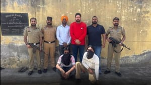 ਮੋਗਾ ਪੁਲਿਸ ਨੇ 'ਪ੍ਰਹਾਰ' ਤਹਿਤ 5 ਪਿਸਤੌਲਾਂ ਸਮੇਤ 2 ਮੁਲਜ਼ਮ ਕੀਤੇ ਕਾਬੂ ਮੋਗਾ ਪੁਲਿਸ ਨੇ 'ਪ੍ਰਹਾਰ' ਤਹਿਤ 5 ਪਿਸਤੌਲਾਂ ਸਮੇਤ 2 ਮੁਲਜ਼ਮ ਕੀਤੇ ਕਾਬੂ