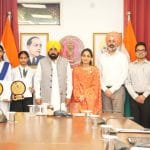 ਚੰਡੀਗੜ੍ਹ ‘ਚ CM  ਮਾਨ ਨੇ 8ਵੀਂ ਦੇ ਟੌਪਰਾਂ ਨਾਲ ਕੀਤੀ ਮੁਲਾਕਾਤ, ਭਵਿੱਖ ‘ਚ ਕਾਮਯਾਬੀਆਂ ਲਈ ਭੇਟ ਕੀਤੀਆਂ ਸ਼ੁਭਕਾਮਨਾਵਾਂ