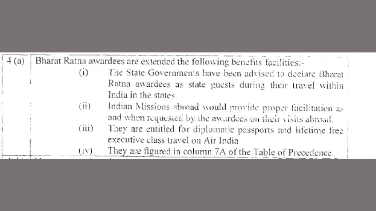 ਇਸ ਤੋਂ ਇਲਾਵਾ, ਭਾਰਤ ਰਤਨ ਪੁਰਸਕਾਰ ਜੇਤੂਆਂ ਨੂੰ ਡਿਪਲੋਮੈਟਿਕ ਪਾਸਪੋਰਟ ਵੀ ਦਿੱਤੇ ਜਾ ਸਕਦੇ ਹਨ। ਇਹ ਪਾਸਪੋਰਟ ਆਮ ਤੌਰ 'ਤੇ ਬ੍ਰਾਉਨ ਕਲਰ ਦਾ ਹੁੰਦਾ ਹੈ ਅਤੇ ਇਸਦੇ ਧਾਰਕ ਨੂੰ ਹਵਾਈ ਅੱਡਿਆਂ 'ਤੇ ਤੁਰੰਤ ਇਮੀਗ੍ਰੇਸ਼ਨ, ਕਸਟਮ ਕਲੀਅਰੈਂਸ ਅਤੇ VIP ਪ੍ਰੋਟੋਕੋਲ ਵਰਗੇ ਵਿਸ਼ੇਸ਼ ਅਧਿਕਾਰਾਂ ਦਾ ਹੱਕਦਾਰ ਬਣਾਉਂਦਾ ਹੈ। ਜਿਕਰਯੋਗ ਹੈ ਕਿ ਸਚਿਨ ਤੇਂਦੁਲਕਰ ਨੂੰ ਦਿੱਤੀ ਗਈ ਇਹ ਵਿਸ਼ੇਸ਼ ਛੋਟ ਉਨ੍ਹਾਂ ਦੇ ਸਨਮਾਨ ਅਤੇ ਸਰਕਾਰੀ ਨਿਯਮਾਂ 'ਤੇ ਅਧਾਰਤ ਹੈ; ਇਸ ਵਿੱਚ ਕੋਈ ਨਿੱਜੀ ਛੋਟ ਸ਼ਾਮਲ ਨਹੀਂ ਹੈ।