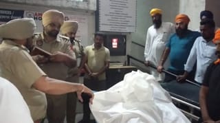 ਅੰਮ੍ਰਿਤਸਰ ਦੇ ਪਿੰਡ ਭੁੱਲਰ ਚ ਸ਼ਰੇਆਮ ਚੱਲੀਆਂ ਗੋਲੀਆਂ, ਨੌਜਵਾਨ ਦਾ ਕਤਲ, ਇਲਾਕੇ ‘ਚ ਦਹਿਸ਼ਤ