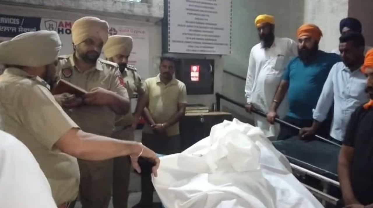 ਅੰਮ੍ਰਿਤਸਰ ਦੇ ਪਿੰਡ ਭੁੱਲਰ ਚ ਸ਼ਰੇਆਮ ਚੱਲੀਆਂ ਗੋਲੀਆਂ, ਨੌਜਵਾਨ ਦਾ ਕਤਲ, ਇਲਾਕੇ ਚ ਦਹਿਸ਼ਤ