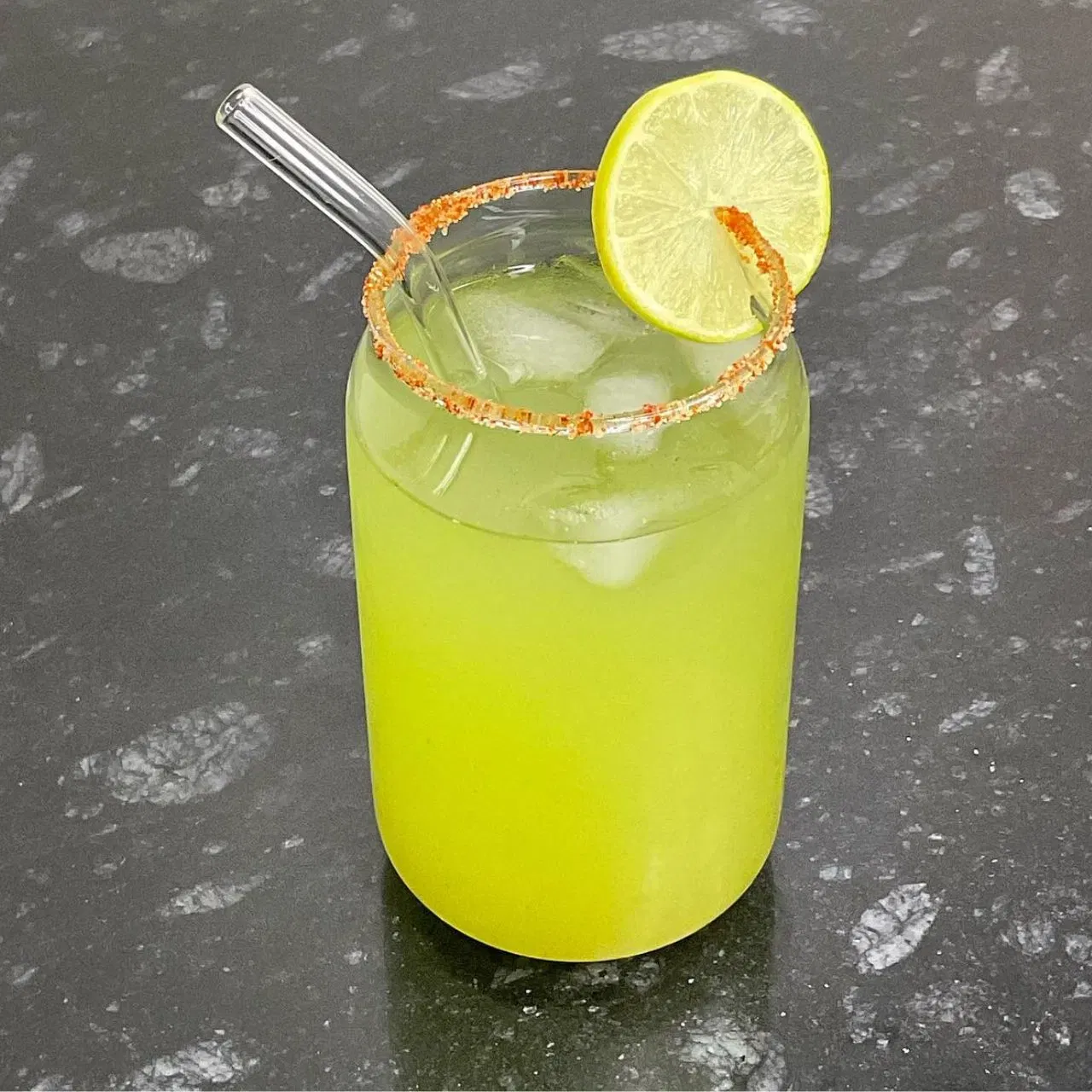 ਸਭ ਤੋਂ ਪੁਰਾਣੇ ਅਤੇ ਸਭ ਤੋਂ ਟੇਸਟੀ ਚਟਪਟੇ ਡ੍ਰਿੰਕਸ ਵਿੱਚੋਂ ਇੱਕ, ਆਮ ਪੰਨਾ, ਗਰਮੀਆਂ ਦੌਰਾਨ ਸਨਸਟ੍ਰੋਕ ਤੋਂ ਬਚਾਅ ਲਈ ਇੱਕ ਪ੍ਰਸਿੱਧ ਵਿਕਲਪ ਹੈ। ਭੁੰਨੇ ਹੋਏ ਅੰਬ ਦੇ ਗੁੱਦੇ ਨੂੰ ਪੁਦੀਨਾ, ਕਾਲੀ ਮਿਰਚ ਅਤੇ ਕਾਲੇ ਨਮਕ ਵਰਗੇ ਤੱਤਾਂ ਨਾਲ ਮਿਲਾਇਆ ਜਾਂਦਾ ਹੈ। ਠੰਡੇ ਪਾਣੀ ਨਾਲ ਪਰੋਸਿਆ ਜਾਂਦਾ ਹੈ, ਇਸਦਾ ਸੁਆਦ ਸ਼ਾਨਦਾਰ ਹੁੰਦਾ ਹੈ। ਇਹ ਹਾਈਡ੍ਰੇਟ ਕਰਦਾ ਹੈ ਅਤੇ ਸਨਸਟ੍ਰੋਕ ਤੋਂ ਬਚਾਉਂਦਾ ਹੈ। ਆਮ ਪੰਨਾ ਵਿਟਾਮਿਨ ਸੀ ਦਾ  ਵਧੀਆ ਸਰੋਤ ਵੀ ਹੈ। (Image: foodrealm7)