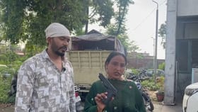 AAP ਦੀ ਬਲਾਕ ਪ੍ਰਧਾਨ ਚੋਰਾਂ ਨਾਲ ਭਿੜੀ, ਖੋਹੀ ਨਕਲੀ ਪਿਸਤੌਲ; ਲੁਟੇਰੇ ਨਕਦੀ ਤੇ ਸੋਨਾ ਲੈ ਕੇ ਫ਼ਰਾਰ ਹੋਣ ‘ਚ ਕਾਮਯਾਬ...