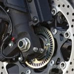 ਡੁਅਲ ਤੇ ਸਿੰਗਲ ਚੈਨਲ ABS ‘ਚ ਕੀ ਅੰਤਰ ਹੈ? ਕਿਵੇਂ ਇਹ ਤਕਨਾਲੋਜੀ ਬਚਾਉਂਦੀ ਹੈ ਤੁਹਾਡੀ ਜਾਨ?