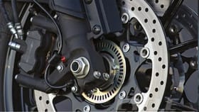 ਡਿਊਲ ਤੇ ਸਿੰਗਲ ਚੈਨਲ ABS ਵਿੱਚ ਕੀ ਹੈ ਅੰਤਰ, ਕਿਵੇਂ ਇਹ ਤਕਨੀਕ ਬਚਾਉਂਦੀ ਹੈ ਜਾਨ?