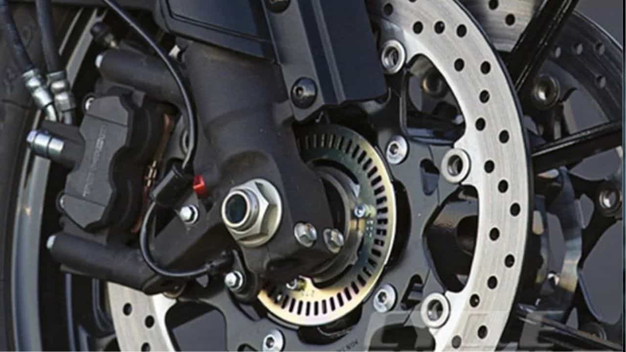 ਡੁਅਲ ਤੇ ਸਿੰਗਲ ਚੈਨਲ ABS ਚ ਕੀ ਅੰਤਰ ਹੈ? ਕਿਵੇਂ ਇਹ ਤਕਨਾਲੋਜੀ ਬਚਾਉਂਦੀ ਹੈ ਤੁਹਾਡੀ ਜਾਨ?