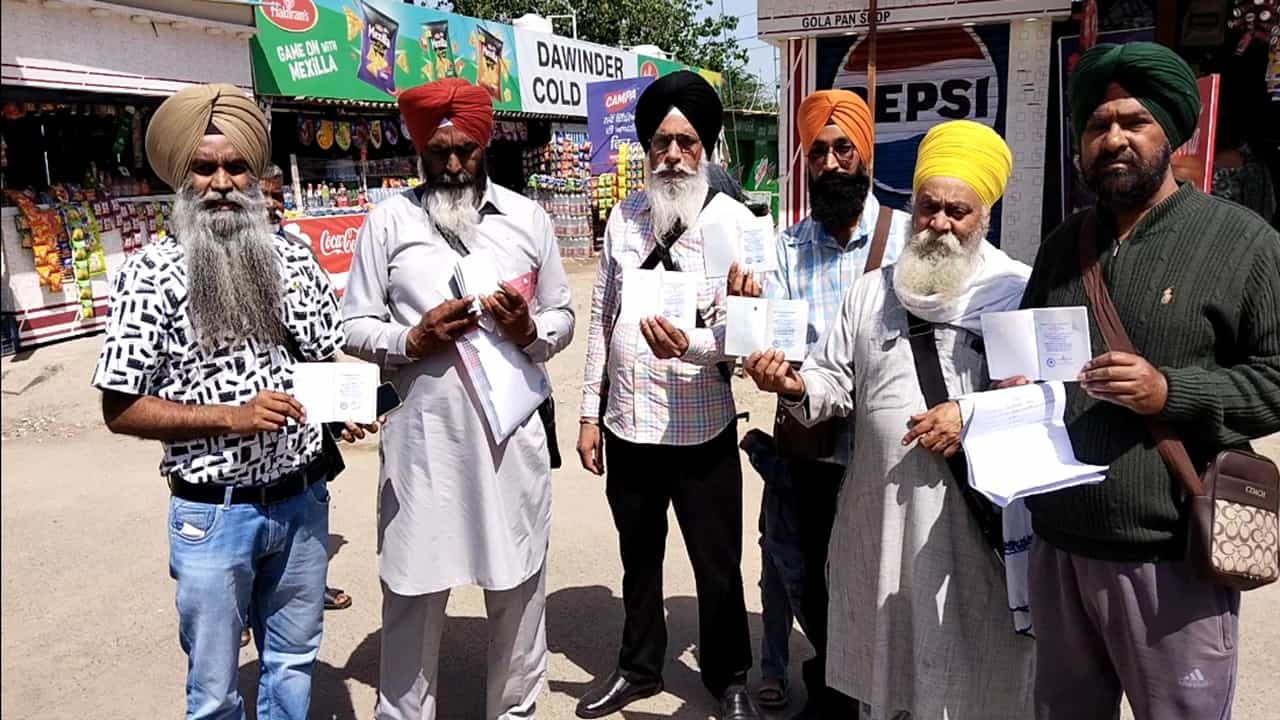 ਅਟਾਰੀ-ਵਾਘਾ ਬਾਰਡਰ ਤੇ ਰੋਕੇ ਗਏ 27 ਸ਼ਰਧਾਲੂ, ਬੋਲੇ- ਵੀਜ਼ਾ ਹੋਣ ਦੇ ਬਾਵਜੂਦ ਰੋਕਣਾ ਨਾਇਨਸਾਫ਼ੀ