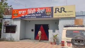 ਥਾਣਾ ਬਲਾਸਟ ਮਾਮਲਾ: ਅੰਮ੍ਰਿਤਸਰ 'ਚ ਪੁਲਿਸ ਟੀਮ 'ਤੇ ਪੱਥਰਬਾਜ਼ੀ, 2 ਜ਼ਖਮੀ