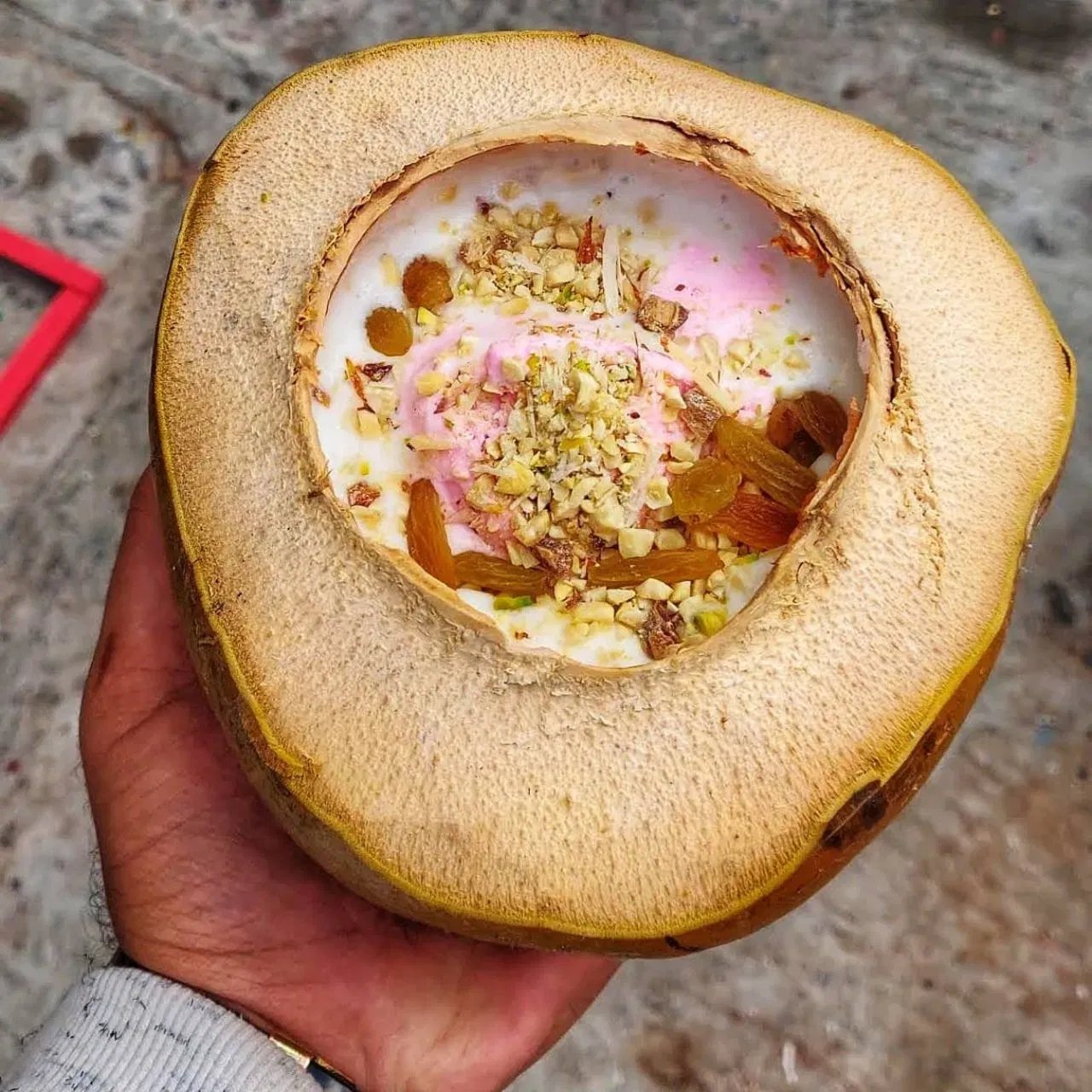 ਕੋਕੋਨਟ ਮਿਲਕਸ਼ੇਕ: ਕੋਕੋਨਟ ਮਿਲਕਸ਼ੇਕ ਬਣਾਉਣ ਲਈ, ਤਾਜ਼ੀ ਨਾਰੀਅਲ ਕਰੀਮ, 1 ਕੱਪ ਨਾਰੀਅਲ ਪਾਣੀ, ਅਤੇ 2 ਕੱਪ ਕੋਕੋਨਟ ਮਿਲਕ ਨੂੰ ਦੁੱਧ ਵਿੱਚ ਮਿਲਾ ਕੇ ਬਲੈਂਡ ਕਰ ਲਓ। ਖੰਡ ਜਾਂ ਮਿਸ਼ਰੀ ਐਡ ਕਰੋ। ਤੁਸੀਂ ਕਰੀਮੀਅਰ ਟੈਕਸਚਰ ਲਈ ਕਰੀਮ ਦੀ ਮਾਤਰਾ ਵਧਾ ਸਕਦੇ ਹੋ। ਕੁਝ ਸੁੱਕੇ ਮੇਵੇ, ਗਿਰੀਆਂ, ਸੀਡਸ ਅਤੇ ਟੂਟੀ-ਫਰੂਟੀ ਨਾਲ ਸਜਾਓ। ਚਾਹੋ ਤਾਂ ਨਾਰੀਅਲ ਆਈਸ ਕਰੀਮ ਨਾਲ ਸਰਵ ਕਰੋ। (ਚਿੱਤਰ: beyondbengalurufoods)