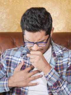 ਖੰਘ ਤੋਂ ਤੁਰੰਤ ਰਾਹਤ ਦੇਣਗੀਆਂ ਇਹ ਕੁਦਰਤੀ ਚੀਜ਼ਾਂ...