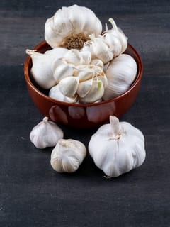 ਰੋਜ਼ਾਨਾ ਇੱਕ ਲਸਣ ਦੀ ਕਲੀ ਖਾਣ ਨਾਲ ਸਰੀਰ ਨੂੰ ਕਿਹੜੇ ਵਿਟਾਮਿਨ ਮਿਲਦੇ ਹਨ?...