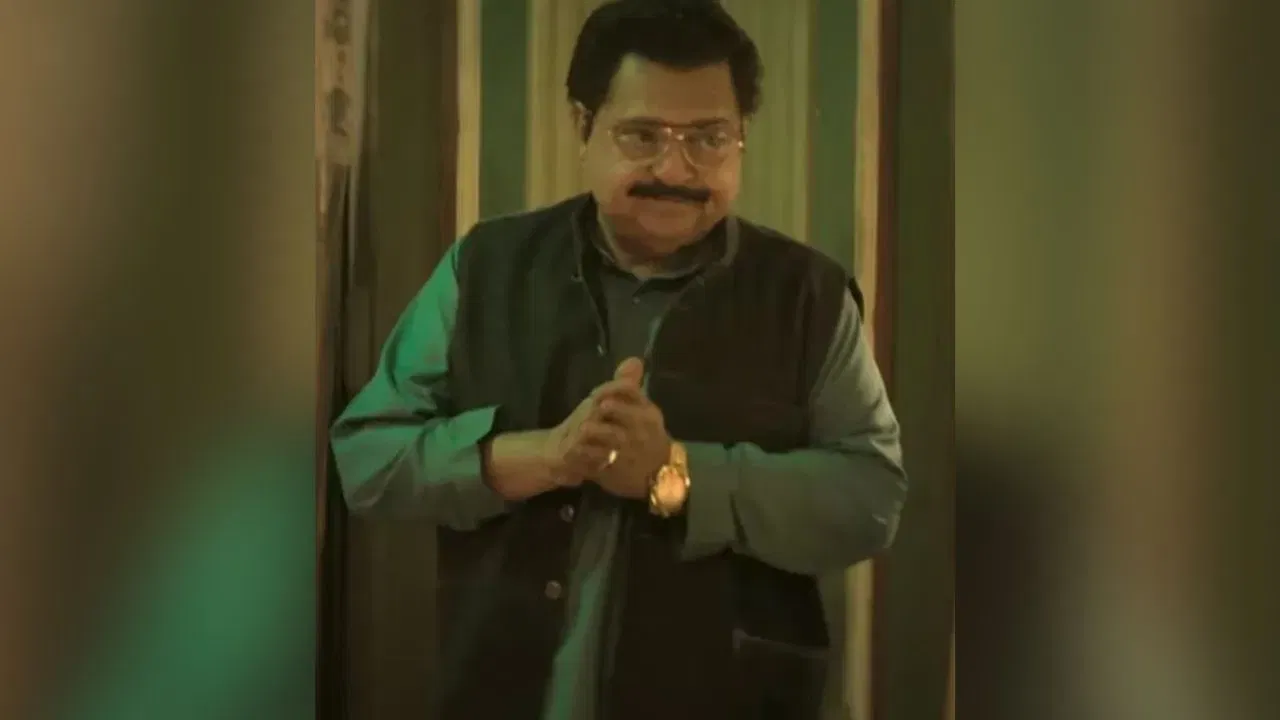 ਹਾਲਾਂਕਿ, ਇੱਕ ਤਾਜ਼ਾ ਪੋਸਟ ਤੋਂ ਪਤਾ ਚੱਲਦਾ ਹੈ ਕਿ ਫਿਲਮ ਦੇ ਇੱਕ ਸੀਨ ਵਿੱਚ, ਰਾਕੇਸ਼ ਬੇਦੀ ਰਣਵੀਰ ਨਾਲੋਂ ਦੁੱਗਣੀ ਮਹਿੰਗੀ ਘੜੀ ਪਹਿਨੀ ਹੋਈ ਸੀ। ਦਰਅਸਲ, ਅਦਾਕਾਰ ਨੇ ਰੋਲੈਕਸ ਡੇ-ਡੇਟ 'ਪ੍ਰੈਜ਼ੀਡੈਂਟ' ਪਾਈ ਹੈ, ਜੋ ਕਿ ਕਾਫ਼ੀ ਕਮਾਲ ਦੀ ਹੈ।