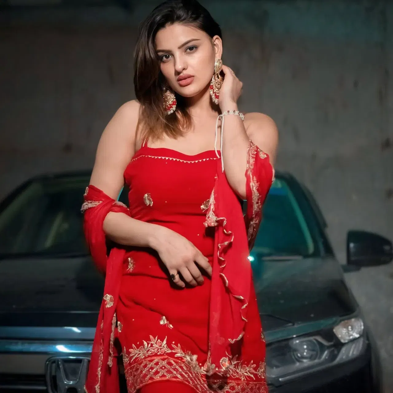 ਦਿਵਯਾਂਕਾ ਸਿਰੋਹੀ ਹਰਿਆਣਵੀ ਮਨੋਰੰਜਨ ਉਦਯੋਗ ਵਿੱਚ ਬਹੁਤ ਸਰਗਰਮ ਸੀ, ਪਰ ਉਹ ਬੁਲੰਦ ਸ਼ਹਿਰ ਦੀ ਰਹਿਣ ਵਾਲੀ ਸੀ। ਆਪਣੀ ਮੌਤ ਦੇ ਸਮੇਂ, ਉਹ ਗਾਜ਼ੀਆਬਾਦ ਵਿੱਚ ਰਹਿ ਰਹੀ ਸੀ। ਉਨ੍ਹਾਂਦਾ ਅੰਤਿਮ ਸਸਕਾਰ ਵੀ ਬੁੱਧਵਾਰ ਨੂੰ ਗਾਜ਼ੀਆਬਾਦ ਵਿੱਚ ਕੀਤਾ ਗਿਆ। (ਫੋਟੋ: Divyanka Sirohi Instagram)