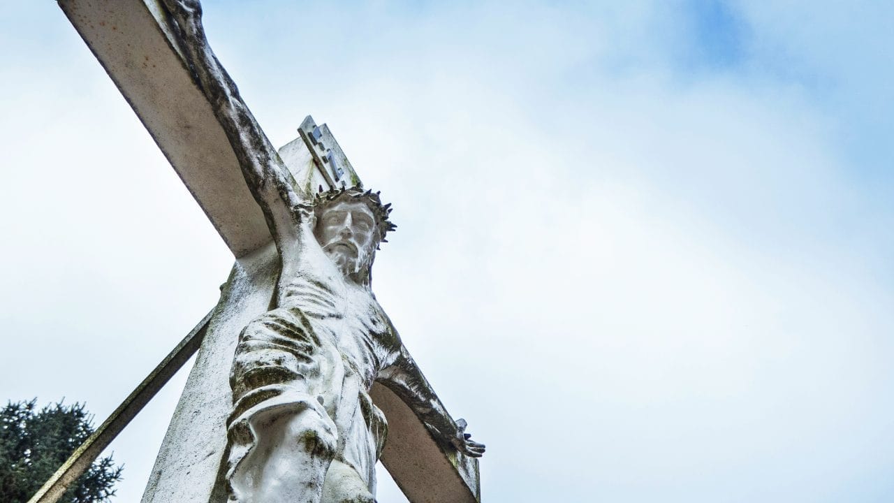 ਗ੍ਰੀਕ ਸਾਹਿਤ ਵਿੱਚ, ਇਸਨੂੰ ਹੋਲੀ ਫ੍ਰਾਈਡੇ ਯਾਨੀ ਪਵਿੱਤਰ ਸ਼ੁੱਕਰਵਾਰ ਲਈ ਵਰਤਿਆ ਗਿਆ ਹੈ।