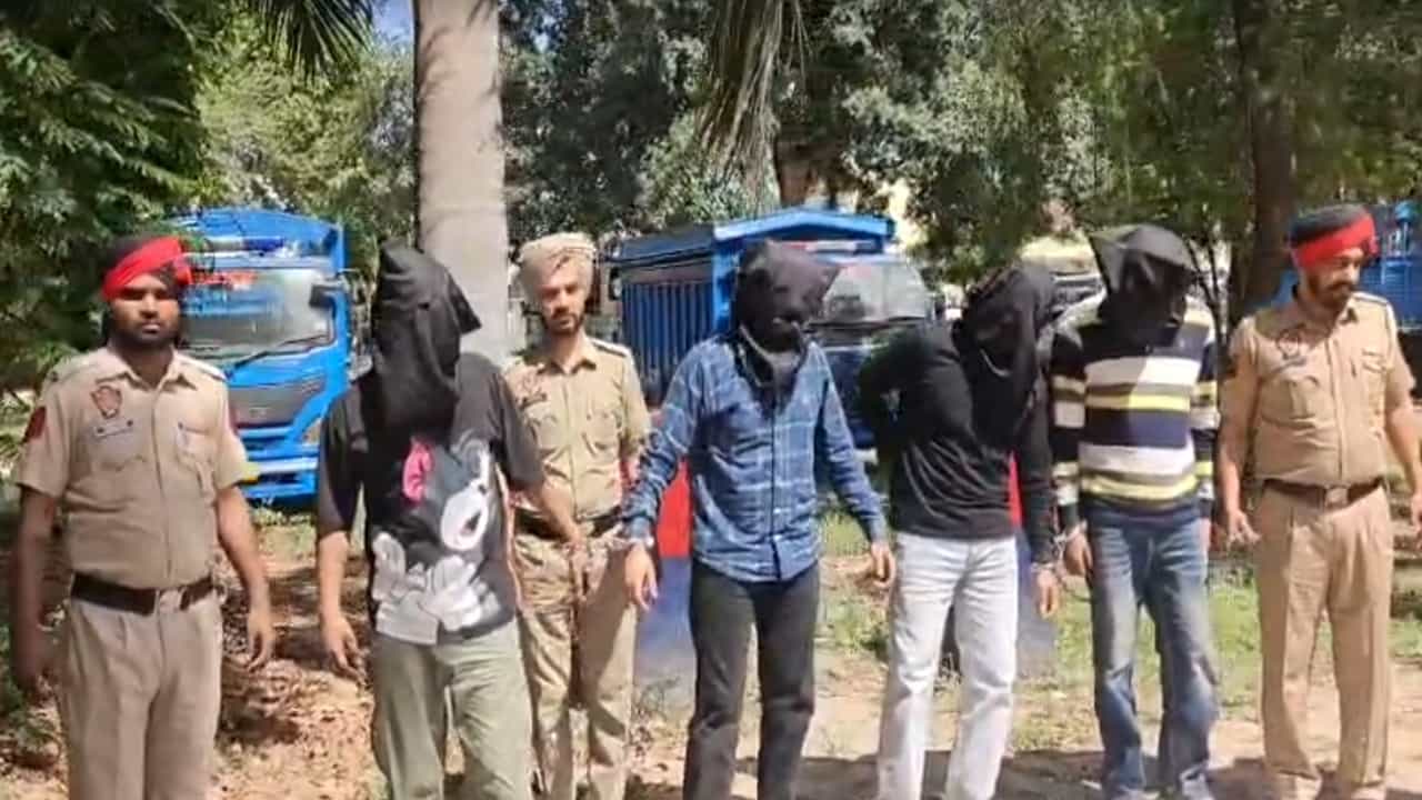 ਹੁਸ਼ਿਆਰਪੁਰ : 9.925 ਕਿਲੋਗ੍ਰਾਮ ਹੈਰੋਇਨ, 2 ਵਿਦੇਸ਼ੀ ਪਿਸਤੌਲ ਤੇ ਕਾਰਤੂਸਾਂ ਸਮੇਤ 4 ਮੁਲਜ਼ਮ ਗ੍ਰਿਫ਼ਤਾਰ