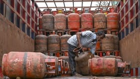 ਗਲੋਬਲ ਟੈਂਸ਼ਨ, ਲੋਕਲ ਇੰਪੈਕਟ: ਮੱਧ ਪੂਰਬ ਸੰਕਟ ਨੇ ਰੋਕੀ LPG ਦੀ ਰਫ਼ਤਾਰ; ਖਪਤ ‘ਚ ਆਈ 13% ਦੀ ਗਿਰਾਵਟ...