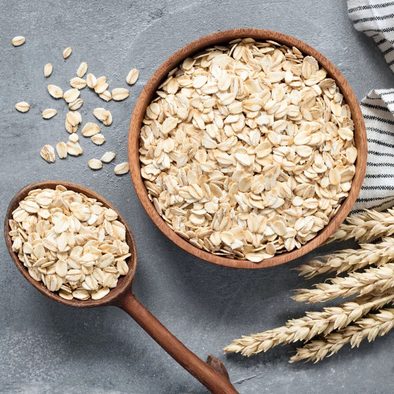 ਜੇਕਰ ਤੁਸੀਂ ਨਟਸ ਅਤੇ ਬੀਜਾਂ ਤੋਂ ਇਲਾਵਾ ਆਪਣੀ ਜ਼ਿੰਕ ਦੀਆਂ ਜ਼ਰੂਰਤ ਨੂੰ ਪੂਰਾ ਕਰਨ ਲਈ ਆਪਣੀ ਖੁਰਾਕ ਵਿੱਚ ਕੁਝ ਹੋਰ ਸ਼ਾਮਲ ਕਰਨਾ ਚਾਹੁੰਦੇ ਹੋ, ਤਾਂ ਓਟਸ ਅਜ਼ਮਾਓ। ਨਾਸ਼ਤੇ ਲਈ ਓਟਸ ਇੱਕ ਵਧੀਆ ਵਿਕਲਪ ਹੈ ਕਿਉਂਕਿ ਇਹ ਫਾਈਬਰ ਨਾਲ ਭਰਪੂਰ ਹੁੰਦੇ ਹਨ, ਅਤੇ ਇਹ ਜ਼ਿੰਕ ਦਾ ਵੀ ਚੰਗਾ ਸਰੋਤ ਹਨ। ਅਮਰੀਕੀ ਖੇਤੀਬਾੜੀ ਵਿਭਾਗ ਦੇ ਅੰਕੜਿਆਂ ਦੇ ਅਨੁਸਾਰ, 100 ਗ੍ਰਾਮ ਓਟਸ ਵਿੱਚ 3.64 ਮਿਲੀਗ੍ਰਾਮ ਜ਼ਿੰਕ ਹੁੰਦਾ ਹੈ।