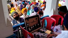 ਖਾਲਸਾ ਸਾਜਨਾ ਦਿਵਸ: ਕੱਲ੍ਹ ਪਾਕਿਸਤਾਨ ਰਵਾਨਾ ਹੋਵੇਗਾ 2840 ਸ਼ਰਧਾਲੂਆਂ ਦਾ ਜੱਥਾ, SGPC ਨੇ ਵੰਡੇ ਪਾਸਪੋਰਟ...