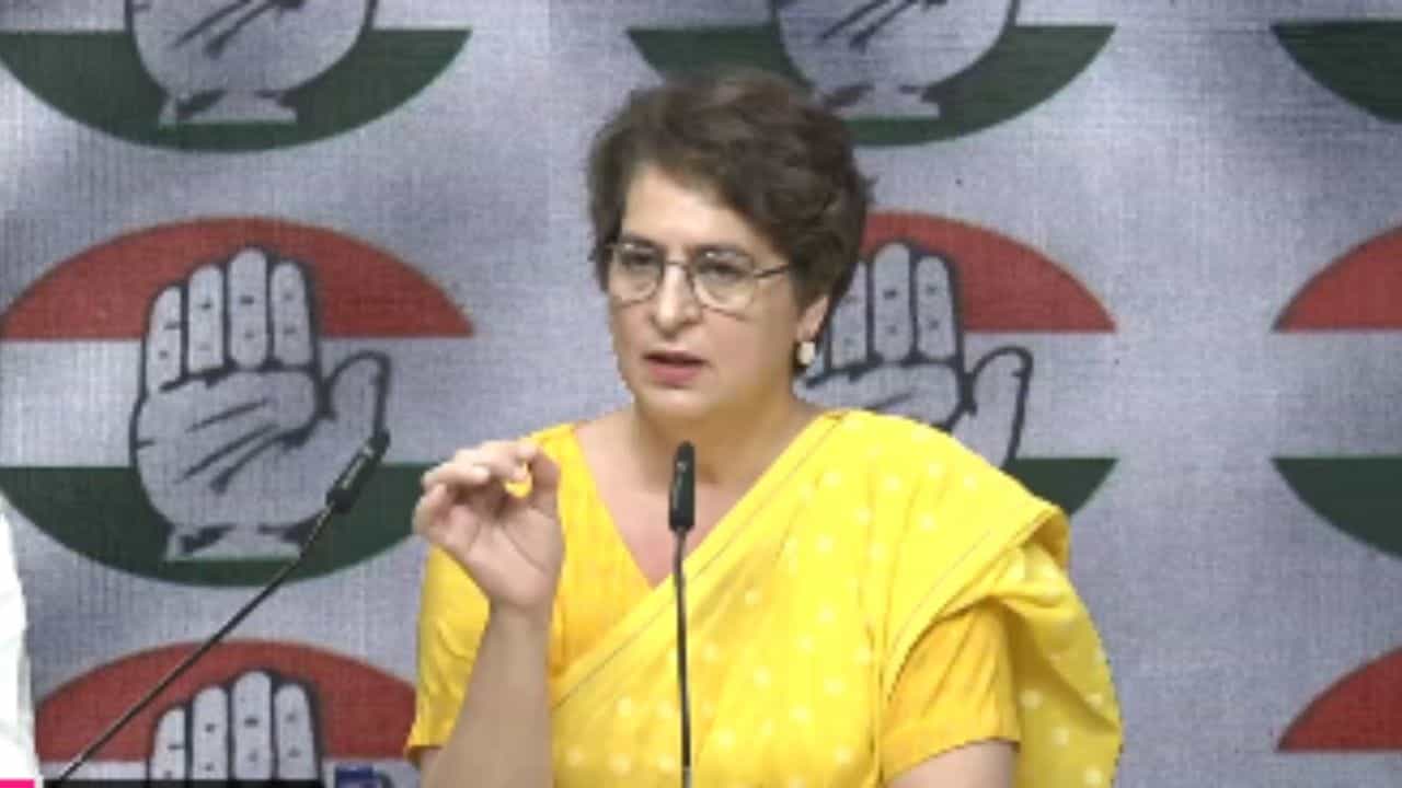 ਔਰਤਾਂ ਦਾ ਮਸੀਹਾ ਬਣਨਾ ਇੰਨਾ ਆਸਾਨ ਨਹੀਂ... ਪ੍ਰਿਯੰਕਾ ਗਾਂਧੀ ਬੋਲੀ- ਸਰਕਾਰ ਦੀ ਸਾਜ਼ਿਸ਼ ਨਾਕਾਮ