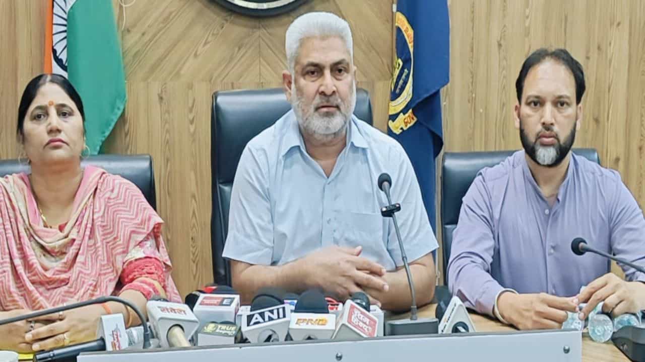 ਰਾਘਵ ਚੱਢਾ ਵਿਵਾਦ ਤੇ ਮੰਤਰੀ ਕਟਾਰੂਚੱਕ ਦਾ ਬਿਆਨ, ਪਾਰਟੀ ਨੇ ਬਹੁਤ ਮਾਣ ਦਿੱਤਾ, ਵਿਰੋਧ ਚ ਜਾਣਾ ਗਲਤ; ਜਲੰਧਰ ਚ ਕਣਕ ਖਰੀਦ ਨੂੰ ਲੈ ਕੇ ਕੀਤੀ ਮੀਟਿੰਗ