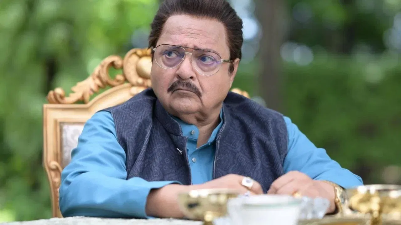 ਰੋਲੈਕਸ ਦੀ ਆਫੀਸ਼ੀਅਲ ਵੈੱਬਸਾਈਟ ਦੇ ਅਨੁਸਾਰ, ਇਸ ਘੜੀ ਵਿੱਚ 18-ਕੈਰੇਟ ਯੌਲੋ ਗੋਲਡ ਵਿੱਚ 40mm ਓਇਸਟਰ ਕੇਸ, ਇੱਕ Fluted Bezel ਅਤੇ ਮਸ਼ਹੂਰ ਪ੍ਰੈਜ਼ੀਡੈਂਟ ਬਰੇਸਲੇਟ ਹੈ। ਇਹ 70-ਘੰਟੇ ਪਾਵਰ ਰਿਜ਼ਰਵ ਦੇ ਨਾਲ ਕੈਲੀਬਰ 3255 ਮੂਵਮੈਂਟ 'ਤੇ ਚੱਲਦੀ ਹੈ। ਇਸ ਵਿੱਚ ਸਿਗਨੇਚਰ ਡੇ ਅਤੇ ਡੇਟ ਡਿਸਪਲੇਅ ਲੱਗੀ ਹੈ। ਇਸਦੀ ਕੀਮਤ ਲਗਭਗ 44 ਲੱਖ ਦੱਸੀ ਜਾ ਰਹੀ ਹੈ।