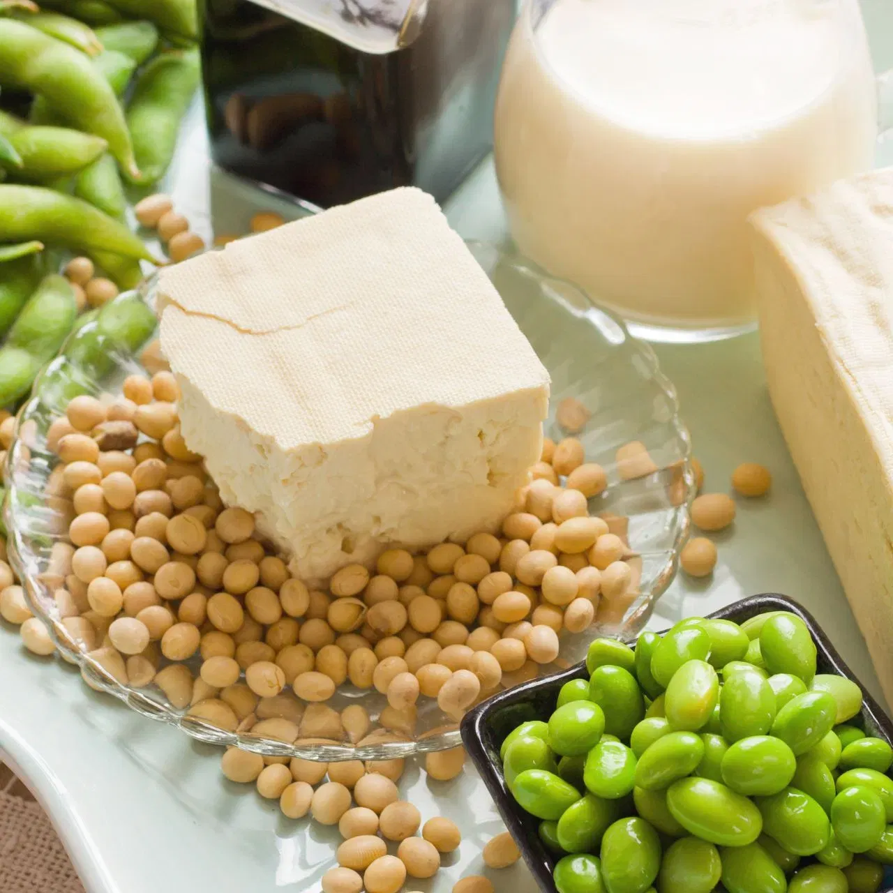 ਸ਼ਾਕਾਹਾਰੀਆਂ ਲਈ, ਸੋਇਆਬੀਨ ਵੀ ਜ਼ਿੰਕ ਦਾ ਇੱਕ ਵਧੀਆ ਸਰੋਤ ਹੈ। ਚੰਗੀ ਖ਼ਬਰ ਇਹ ਹੈ ਕਿ ਤੁਸੀਂ ਸੋਇਆਬੀਨ ਦਾ ਸੇਵਨ ਕਈ ਤਰੀਕਿਆਂ ਨਾਲ ਕਰ ਸਕਦੇ ਹੋ, ਜਿਸ ਵਿੱਚ ਟੋਫੂ ਜਾਂ ਸੋਇਆਬੀਨ ਦਾ ਦੁੱਧ ਵੀ ਸ਼ਾਮਲ ਹੈ। 100 ਗ੍ਰਾਮ ਸੋਇਆਬੀਨ ਵਿੱਚ 4.89 ਮਿਲੀਗ੍ਰਾਮ ਜ਼ਿੰਕ ਹੁੰਦਾ ਹੈ।