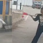 Viral Video : Viral Video : ਟੋਲ ਪਲਾਜ਼ਾ ‘ਤੇ ਕੁੜੀ ਦਾ ਮਚਾਇਆ ਹੰਗਾਮਾ, ਗੁੱਸੇ ‘ਚ ਤੋੜ ਦਿੱਤਾ ਸਾਰਾ ਸਿਸਟਮ, ਵੀਡੀਓ ਦੇਖ ਹੈਰਾਨ ਹੋਏ ਲੋਕ