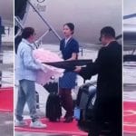 Viral Video: ਜਿਸਨੂੰ ‘ਕੰਗਾਲ’ ਸਮਝ ਕੇ ਏਅਰ ਹੋਸਟੇਸ ਨੇ ਠੁਕਰਾਇਆ, ਉਸਨੂੰ ਲੈਣ ਪਹੁੰਚੀ ਕਰੋੜਾਂ ਦੀ ਬੈਂਟਲੇ, ਫਿਰ ਜੋ ਹੋਇਆ, ਤੁਸੀਂ ਵੀ ਦੇਖੋ