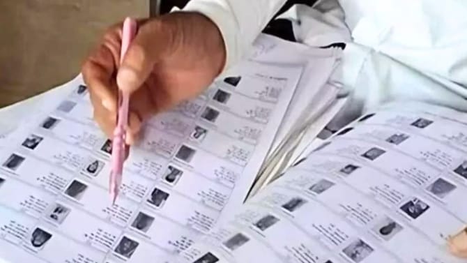 ਬੰਗਾਲ: ਦੂਜੇ ਪੜਾਅ 'ਚ 142 ਸੀਟਾਂ 'ਤੇ ਵੋਟਿੰਗ ਜਾਰੀ, ਦਿੱਗਜਾਂ ਵਿਚਕਾਰ ਮੁਕਾਬਲੇ