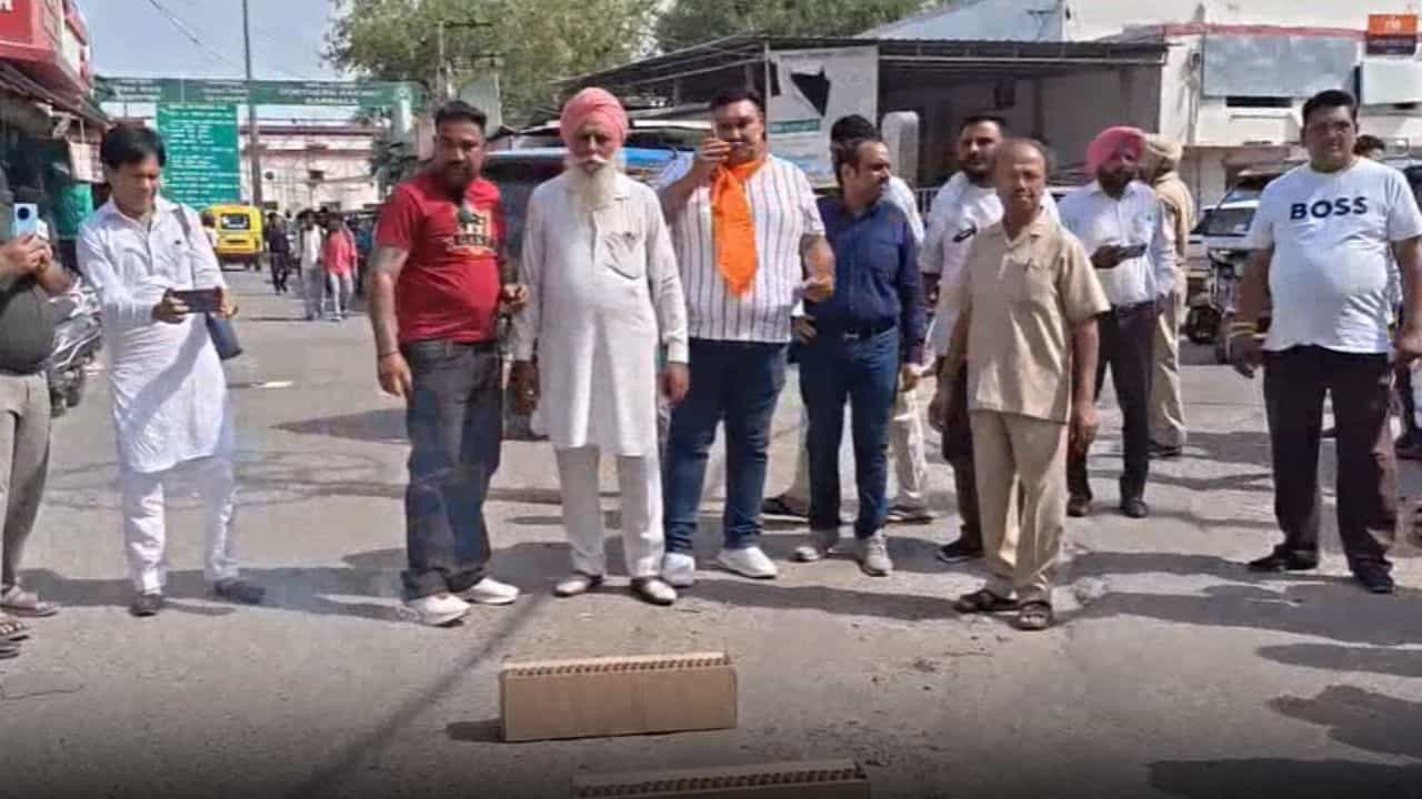 ਕੇਵਲ ਸਿੰਘ ਢਿੱਲੋਂ ਦੇ ਪੰਜਾਬ ਭਾਜਪਾ ਪ੍ਰਧਾਨ ਬਣਨ ਤੇ ਬਰਨਾਲਾ ਚ ਜਸ਼ਨ, ਵਰਕਰਾਂ ਨੇ ਕੀਤੀ ਆਤਿਸ਼ਬਾਜ਼ੀ