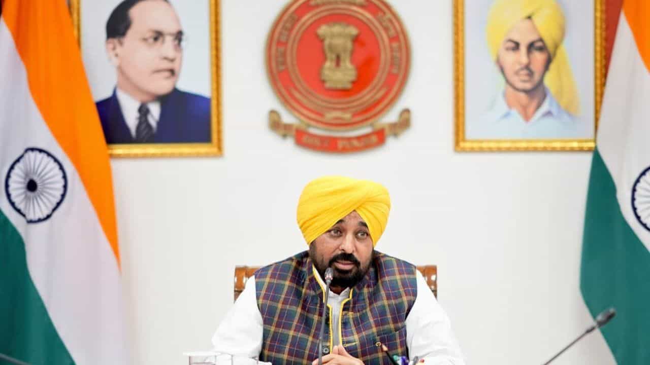 ਮੋਹਾਲੀ ਦੇ ਪਿੰਡ ਸਨੇਟਾ ਪਹੁੰਚੇ CM ਭਗਵੰਤ ਮਾਨ, ਲੋਕ ਮਿਲਣੀ ਰਾਹੀਂ ਮੌਕੇ ਤੇ ਹੀ ਕੀਤਾ ਮੁਸ਼ਕਲਾਂ ਦਾ ਨਿਬੇੜਾ