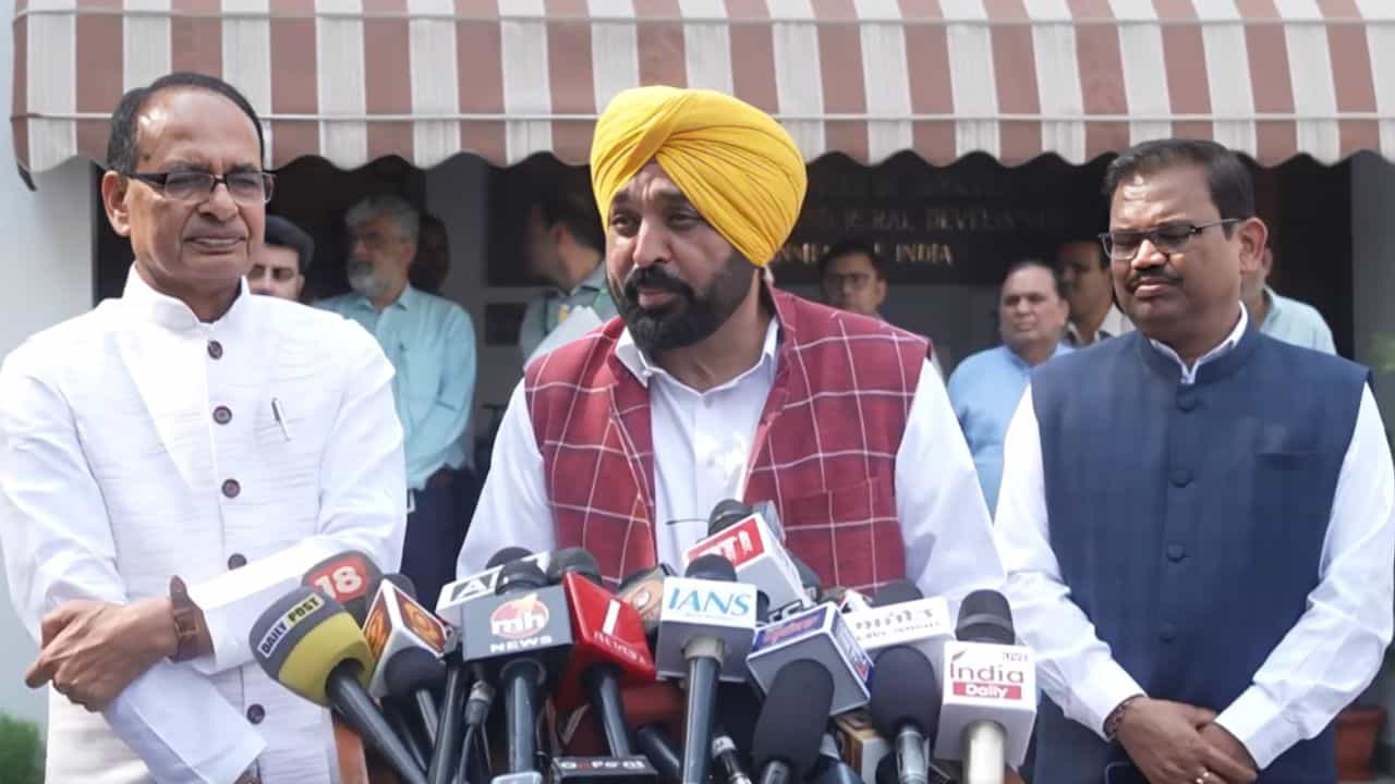 CM ਮਾਨ ਨੇ ਕੇਂਦਰੀ ਮੰਤਰੀ ਸ਼ਿਵਰਾਜ ਚੌਹਾਨ ਨਾਲ ਕੀਤੀ ਮੁਲਾਕਾਤ, ਬੋਲੇ- ਅਸੀਂ ਪੰਜਾਬ ਨਾਲ ਮਿਲ ਕੇ ਕੰਮ ਕਰਾਂਗੇ