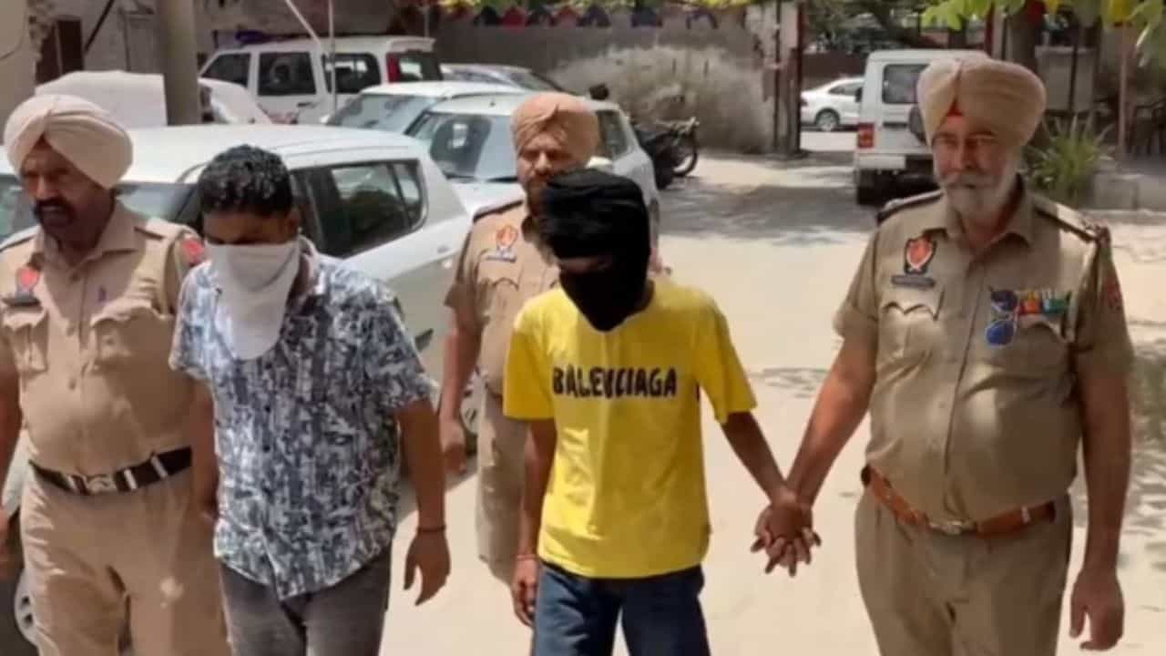 ਬਠਿੰਡਾ ਚ ਨੌਜਵਾਨ ਤੇ ਤੇਜ਼ਧਾਰ ਹਥਿਆਰਾਂ ਨਾਲ ਹਮਲਾ ਕਰਨ ਵਾਲੇ 2 ਮੁਲਜ਼ਮ ਗ੍ਰਿਫ਼ਤਾਰ, ਕਾਪਾ ਤੇ ਬਾਈਕ ਬਰਾਮਦ