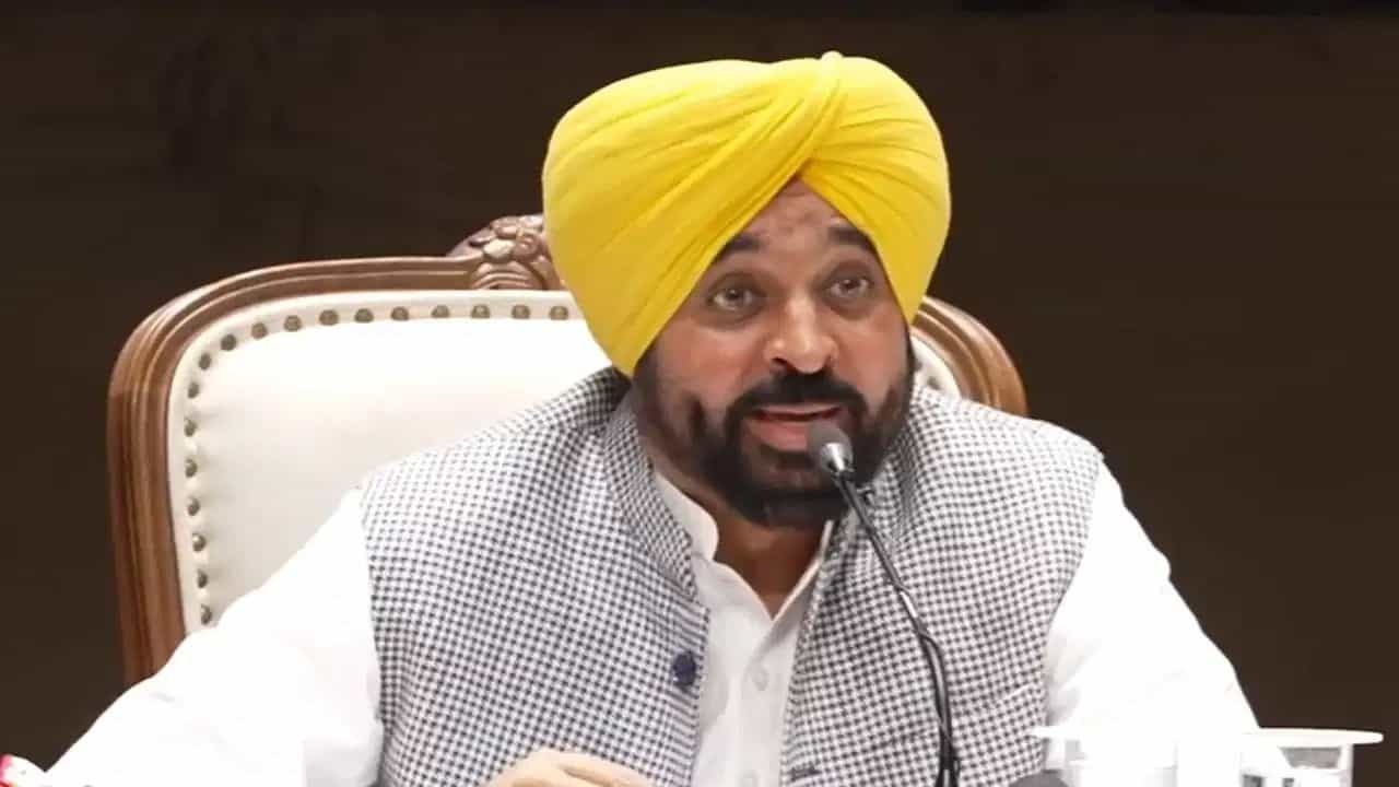 ਅਵਾਰਾ ਕੁੱਤਿਆਂ ਲਈ ਬਣਾਏ ਜਾਣਗੇ ਸ਼ੈਲਟਰ ਹੋਮ, ਤਾਂ ਜੋ ਲੋਕ ਸੁਰੱਖਿਅਤ ਹੋਣ... SC ਦੇ ਹੁਕਮਾਂ ਤੇ ਪੰਜਾਬ ਸਰਕਾਰ ਗੰਭੀਰ ਅਵਾਰਾ ਕੁੱਤਿਆਂ ਲਈ ਬਣਾਏ ਜਾਣਗੇ ਸ਼ੈਲਟਰ ਹੋਮ, ਤਾਂ ਜੋ ਲੋਕ ਸੁਰੱਖਿਅਤ ਹੋਣ... SC ਦੇ ਹੁਕਮਾਂ ਤੇ ਪੰਜਾਬ ਸਰਕਾਰ ਗੰਭੀਰ