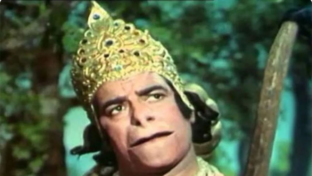 ਜਦੋਂ ਦਾਰਾ ਸਿੰਘ ਨੂੰ ਇਸ ਸੀਰੀਅਲ ਵਿੱਚ ਹਨੁਮਾਨ ਦਾ ਰੋਲ ਆਫਰ ਹੋਇਆ, ਉਸ ਸਮੇਂ ਉਨ੍ਹਾਂ ਦੀ ਉਮਰ ਲਗਭਗ 60 ਸਾਲ ਹੋ ਚੁੱਕੀ ਸੀ। ਇਸ ਉਮਰ ਵਿੱਚ ਉਹ ਐਕਸ਼ਨ ਨਾਲ ਭਰਪੂਰ ਇਹ ਕਿਰਦਾਰ ਕਰਨ ਤੋਂ ਝਿਜਕ ਰਹੇ ਸਨ। ਹਾਲਾਂਕਿ, ਰਾਮਾਨੰਦ ਸਾਗਰ ਉਨ੍ਹਾਂ ਨੂੰ ਇਸ ਭੂਮਿਕਾ ਵਿੱਚ ਚਾਹੁੰਦੇ ਸਨ। ਉਨ੍ਹਾਂ ਨੇ ਦਾਰਾ ਸਿੰਘ ਨੂੰ ਇਹ ਕਹਿ ਕੇ ਮਨਾ ਲਿਆ ਕਿ ਉਨ੍ਹਾਂ ਦੀ ਜ਼ਿੰਦਗੀ ਤੋਂ ਵੱਡੀ ਸ਼ਖਸੀਅਤ ਹੀ ਇਸ ਭੂਮਿਕਾ ਨੂੰ ਇਨਸਾਫ਼ ਦੇ ਸਕਦੀ ਹੈ। ਡਾਇਰੈਕਟਰ ਦੇ ਮਨਾਉਣ ਤੋਂ ਬਾਅਦ ਉਹ ਇਹ ਰੋਲ ਕਰਨ ਲਈ ਤਿਆਰ ਹੋ ਗਏ।