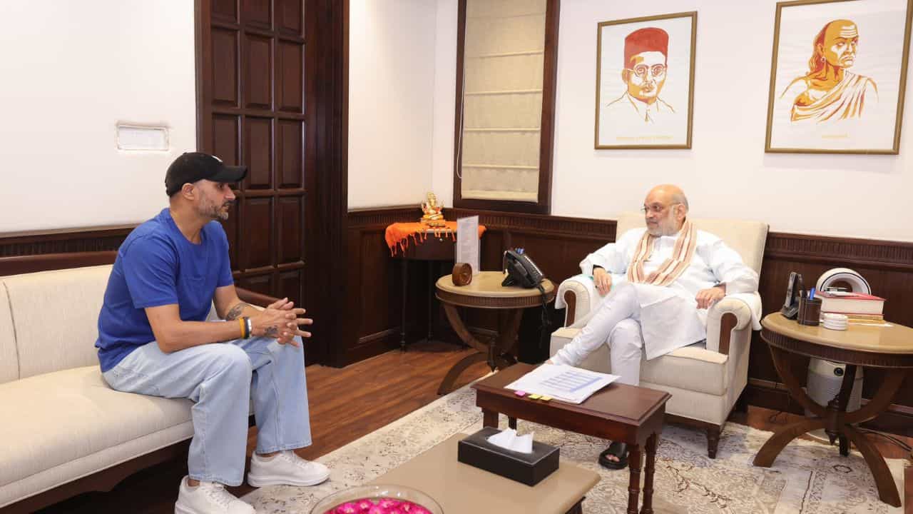 ਦਿੱਲੀ ਚ ਗ੍ਰਹਿ ਮੰਤਰੀ ਅਮਿਤ ਸ਼ਾਹ ਨਾਲ ਮਿਲੇ ਹਰਭਜਨ ਸਿੰਘ, ਪੰਜਾਬ ਦੇ ਵੱਖ-ਵੱਖ ਮੁੱਦਿਆਂ ਤੇ ਕੀਤੀ ਚਰਚਾ