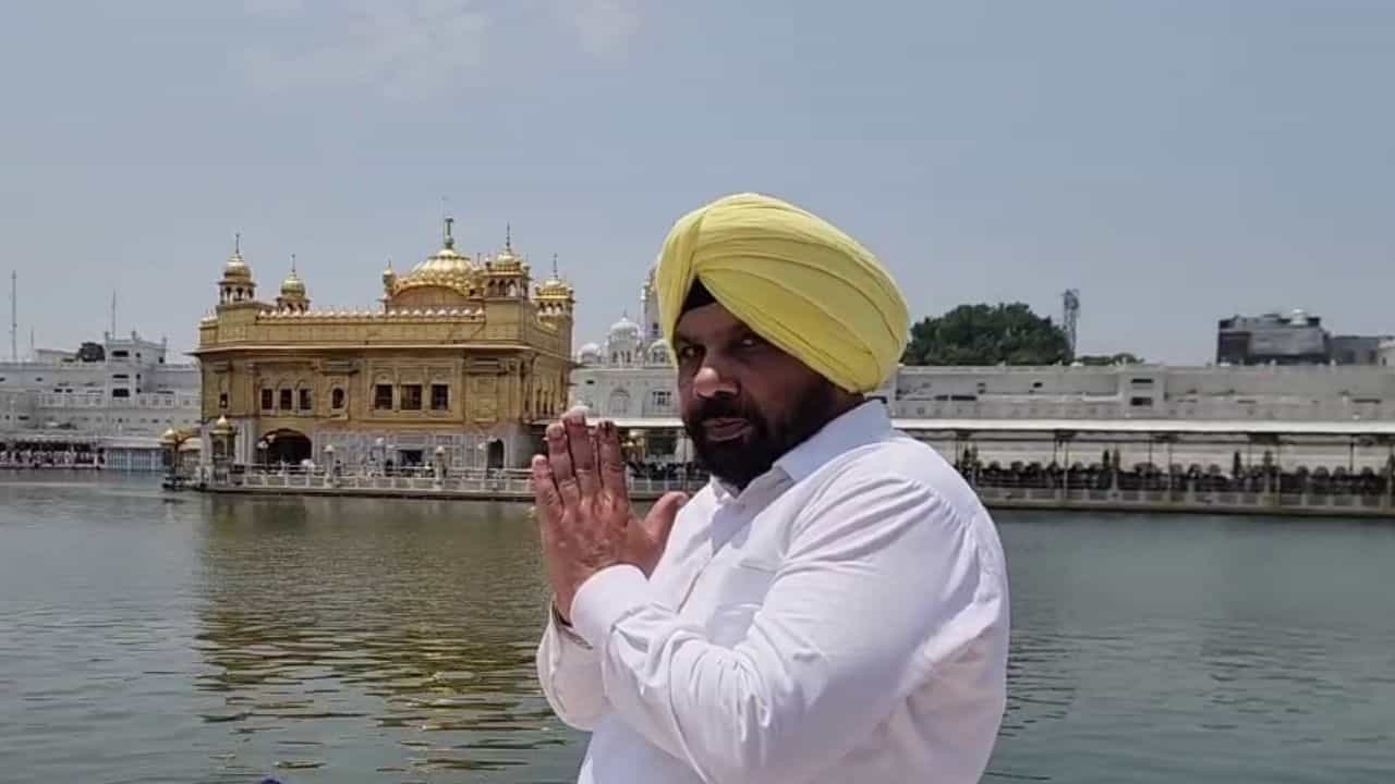 ਕੈਬਨਿਟ ਮੰਤਰੀ ਹਰਭਜਨ ਸਿੰਘ ETO ਹਰਿਮੰਦਰ ਸਾਹਿਬ ਹੋਏ ਨਤਮਸਤਕ: ਪੰਜਾਬ ਦੀ ਖੁਸ਼ਹਾਲੀ, ਸ਼ਾਂਤੀ ਤੇ ਤਰੱਕੀ ਲਈ ਕੀਤੀ ਅਰਦਾਸ ਕੈਬਨਿਟ ਮੰਤਰੀ ਹਰਭਜਨ ਸਿੰਘ ETO ਹਰਿਮੰਦਰ ਸਾਹਿਬ ਹੋਏ ਨਤਮਸਤਕ: ਪੰਜਾਬ ਦੀ ਖੁਸ਼ਹਾਲੀ, ਸ਼ਾਂਤੀ ਤੇ ਤਰੱਕੀ ਲਈ ਕੀਤੀ ਅਰਦਾਸ