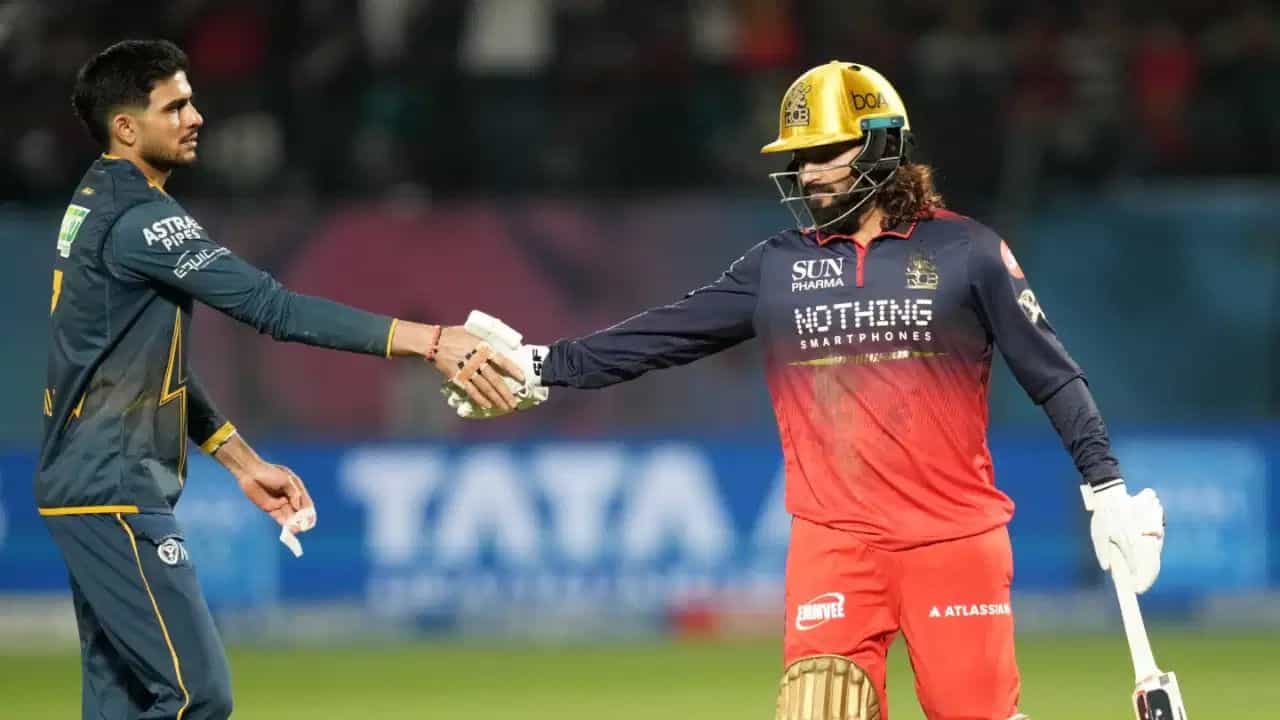 RCB vs GT Qualifier 1: IPL 2026 ਦੇ ਫਾਈਨਲ ਚ ਪਹੁੰਚੀ ਰਾਇਲ ਚੈਲੇਂਜਰਜ਼ ਬੰਗਲੌਰ, 3 ਗੇਂਦਾਂ ਵਿੱਚ 2 ਗਲਤੀਆਂ ਕਾਰਨ ਹਾਰਿਆ ਗੁਜਰਾਤ RCB vs GT Qualifier 1: IPL 2026 ਦੇ ਫਾਈਨਲ ਚ ਪਹੁੰਚੀ ਰਾਇਲ ਚੈਲੇਂਜਰਜ਼ ਬੰਗਲੌਰ, 3 ਗੇਂਦਾਂ ਵਿੱਚ 2 ਗਲਤੀਆਂ ਕਾਰਨ ਹਾਰਿਆ ਗੁਜਰਾਤ