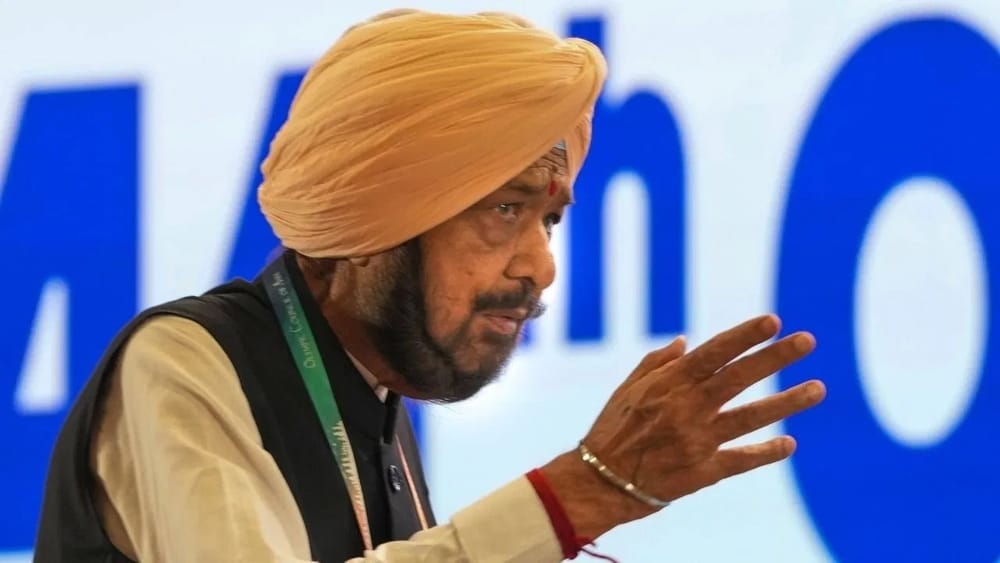 ਭਾਰਤੀ ਖੇਡ ਜਗਤ ਲਈ ਬੁੱਧਵਾਰ 27 ਮਈ ਦੀ ਸਵੇਰ ਇੱਕ ਬੁਰੀ ਖ਼ਬਰ ਲੈ ਕੇ ਆਈ। ਦੇਸ਼ ਦੇ ਮਸ਼ਹੂਰ ਖੇਡ ਪ੍ਰਸ਼ਾਸਕ ਅਤੇ ਪੂਰਵ ਨਿਸ਼ਾਨੇਬਾਜ਼ ਰਾਜਾ ਰਣਧੀਰ ਸਿੰਘ ਦਾ ਦੇਹਾਂਤ ਹੋ ਗਿਆ। ਉਹ 79 ਸਾਲਾਂ ਦੇ ਸਨ ਅਤੇ ਨਵੀਂ ਦਿੱਲੀ ਵਿੱਚ ਆਪਣੇ ਘਰ ਵਿਖੇ ਉਨ੍ਹਾਂ ਨੇ ਆਖ਼ਰੀ ਸਾਹ ਲਏ। (Photo: PTI)