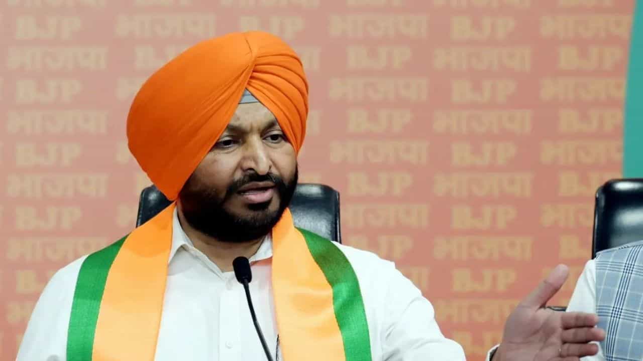 SC ਭਾਈਚਾਰੇ ਤੇ ਦਿੱਤੇ ਬਿਆਨ ਤੇ ਮੰਤਰੀ ਰਵਨੀਤ ਬਿੱਟੂ ਨੇ ਮੰਗੀ ਮੁਆਫ਼ੀ, ਕਿਹਾ- ਮੇਰੇ ਤੋਂ ਗਲਤੀ ਹੋਈ SC ਭਾਈਚਾਰੇ ਤੇ ਦਿੱਤੇ ਬਿਆਨ ਤੇ ਮੰਤਰੀ ਰਵਨੀਤ ਬਿੱਟੂ ਨੇ ਮੰਗੀ ਮੁਆਫ਼ੀ, ਕਿਹਾ- ਮੇਰੇ ਤੋਂ ਗਲਤੀ ਹੋਈ