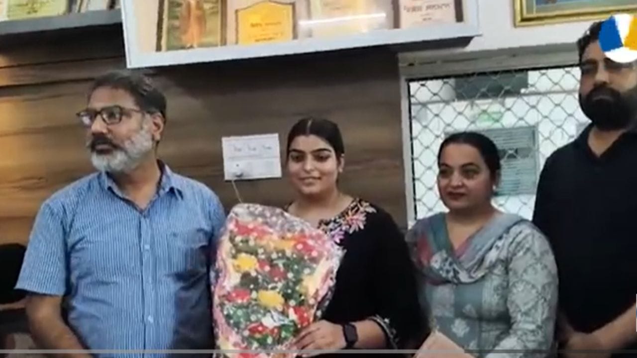 PSEB 12th ਬੋਰਡ ਦੀ ਟੌਪਰ ਸੁਪਨੀਤ ਕੌਰ ਦਾ ਕੀ ਹੈ Success Mantra?