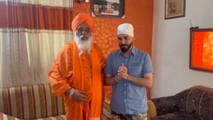 15 ਦਿਨਾਂ ਤੋਂ ਮਲੇਸ਼ੀਆ 'ਚ ਫਸਿਆ ਆਕਾਸ਼ ਪਰਤਿਆ ਘਰ, ਸੀਚੇਵਾਲ ਦੀ ਮਿਹਨਤ ਲਿਆਈ ਰੰਗ 15 ਦਿਨਾਂ ਤੋਂ ਮਲੇਸ਼ੀਆ 'ਚ ਫਸਿਆ ਆਕਾਸ਼ ਪਰਤਿਆ ਘਰ, ਸੀਚੇਵਾਲ ਦੀ ਮਿਹਨਤ ਲਿਆਈ ਰੰਗ