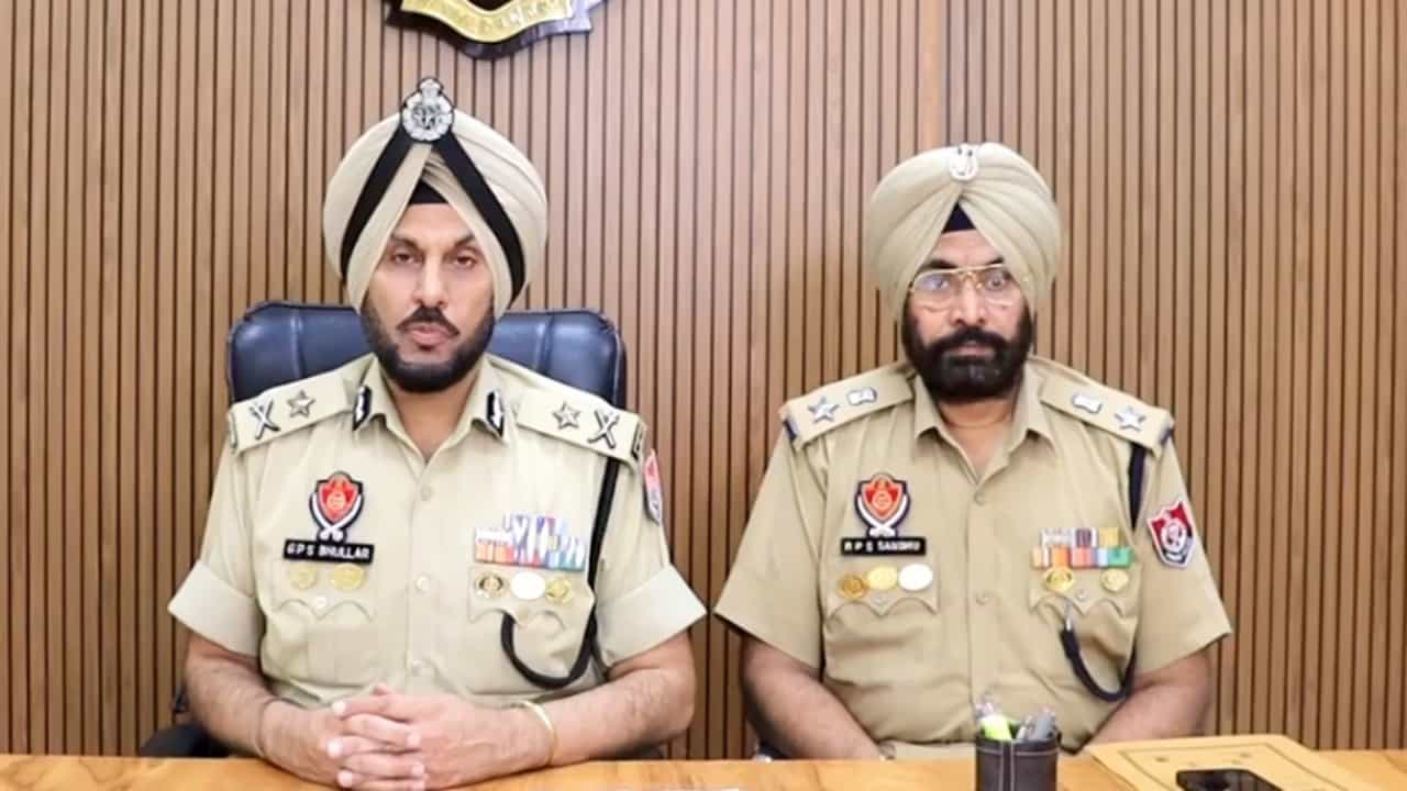 ਸਕੂਲਾਂ ਨੂੰ ਬੰਬ ਦੀਆਂ ਧਮਕੀਆਂ ਦੇਣ ਵਾਲੇ ਨੈਟਵਰਕ ਦਾ ਪਰਦਾਫਾਸ਼, ਪੱਛਮੀ ਬੰਗਾਲ ਤੋਂ ਮੁਲਜ਼ਮ ਗ੍ਰਿਫ਼ਤਾਰ; ਕਈ ਈਮੇਲ ਆਈਡੀਆਂ-ਡਿਜੀਟਲ ਉਪਕਰਣ ਮਿਲੇ ਸਕੂਲਾਂ ਨੂੰ ਬੰਬ ਦੀਆਂ ਧਮਕੀਆਂ ਦੇਣ ਵਾਲੇ ਨੈਟਵਰਕ ਦਾ ਪਰਦਾਫਾਸ਼, ਪੱਛਮੀ ਬੰਗਾਲ ਤੋਂ ਮੁਲਜ਼ਮ ਗ੍ਰਿਫ਼ਤਾਰ; ਕਈ ਈਮੇਲ ਆਈਡੀਆਂ-ਡਿਜੀਟਲ ਉਪਕਰਣ ਮਿਲੇ